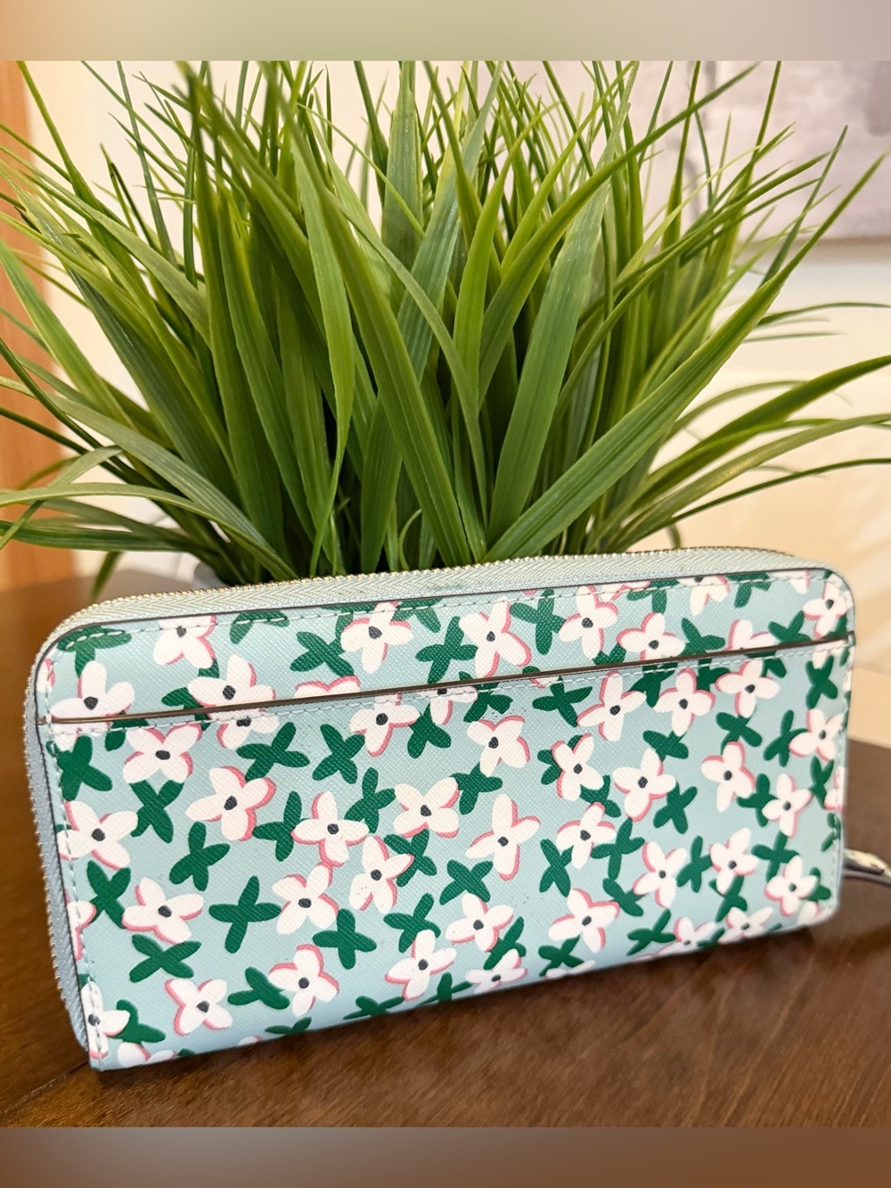 Kate Spade Laurel Way Floral Wallet - Picture 2 of 6
